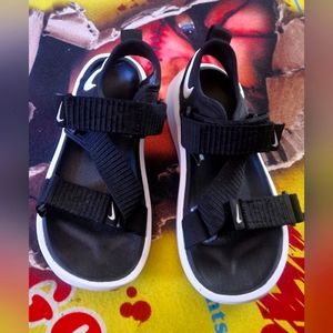 Nike Vista "Black/White" Women's Sandal size 7